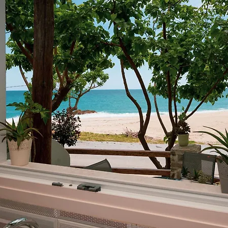 بيت للعطل The Sea Rock House Agioi Saranta